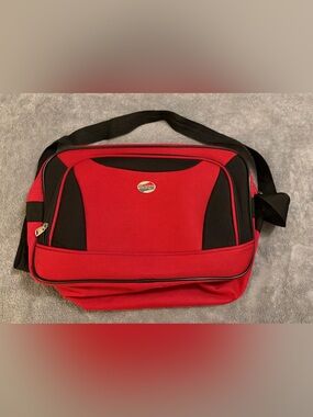 American Tourister travel bag